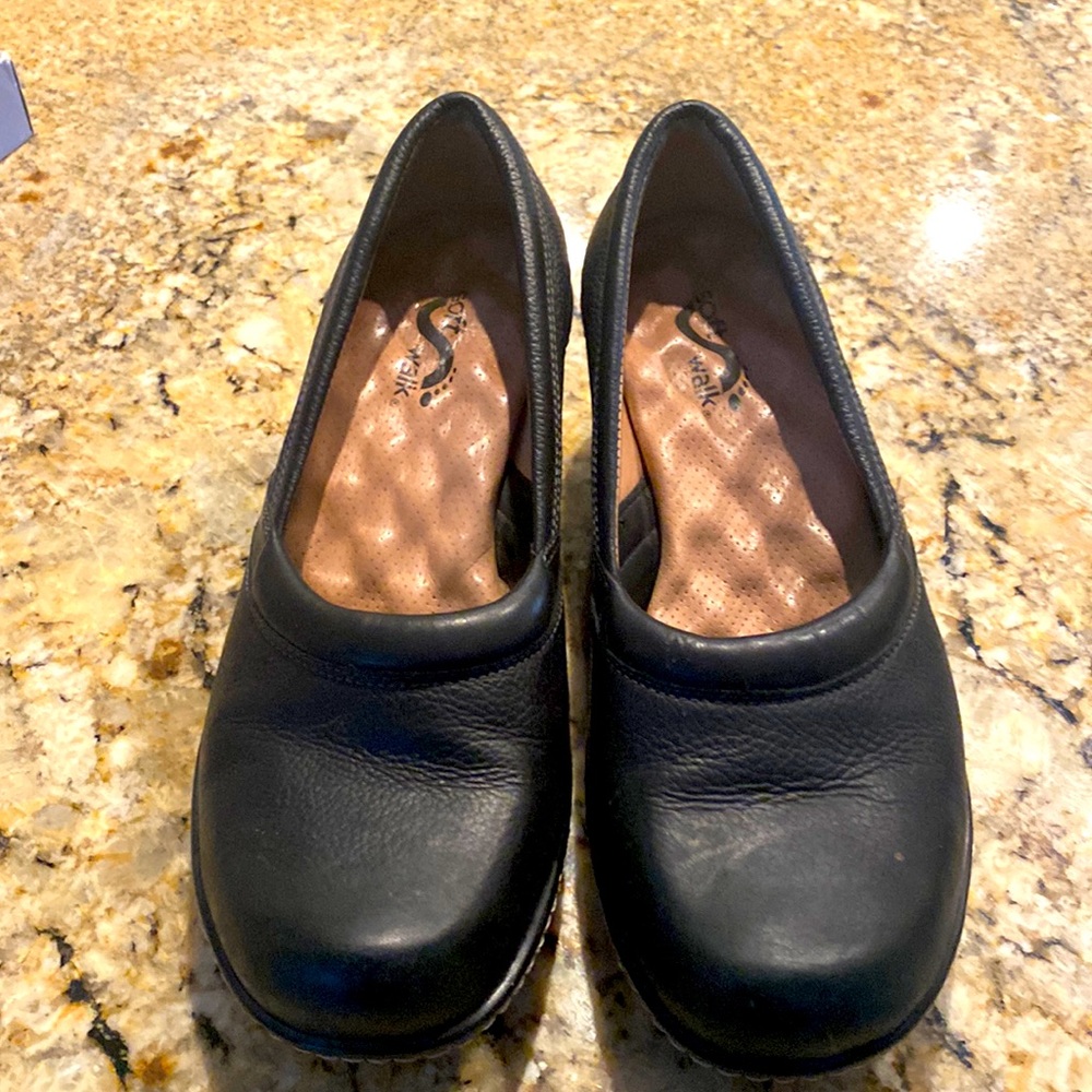 Soft Walk nursing clogs